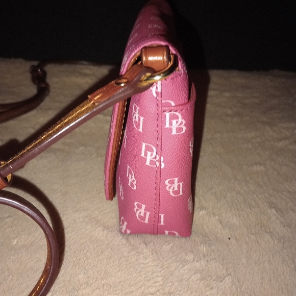 Dooney & Bourke Pink Signature leather Crossbody bag - Picture 4 of 14